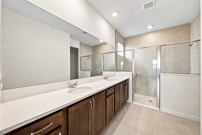 Building Photo - 5342 SW 71st Ave