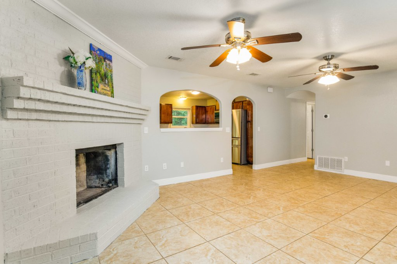 Building Photo - 4998 Carlyn Dr