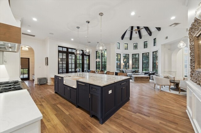 Building Photo - 20 Lacewood Ln