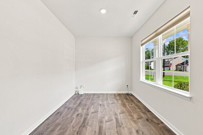 Building Photo - 2509 Summersby Dr