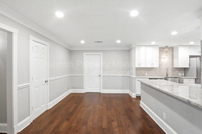 Building Photo - 2207 Saxon Dr