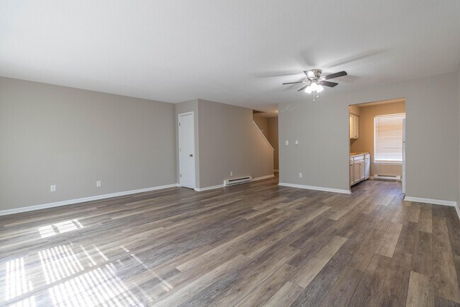 Building Photo - 1655 W Amos Dr