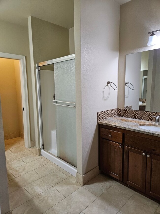 Building Photo - 3Bd/2Ba Two story townhouse - Available soon!