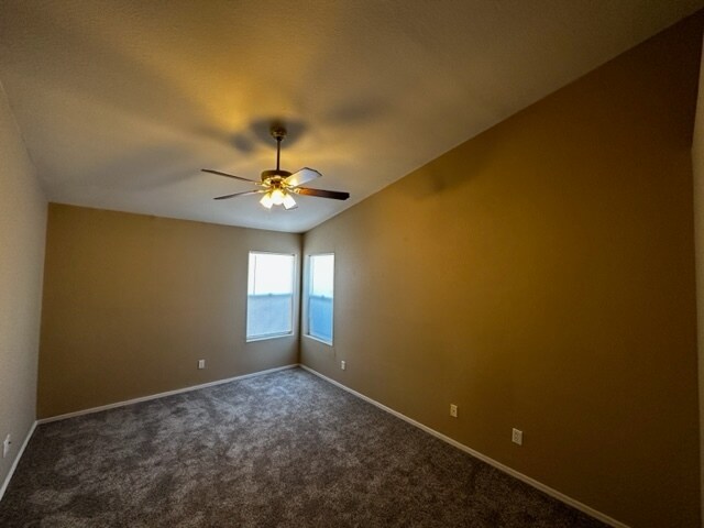 Building Photo - HOUSE FOR RENT