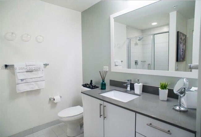 Building Photo - 999 SW 1st Ave