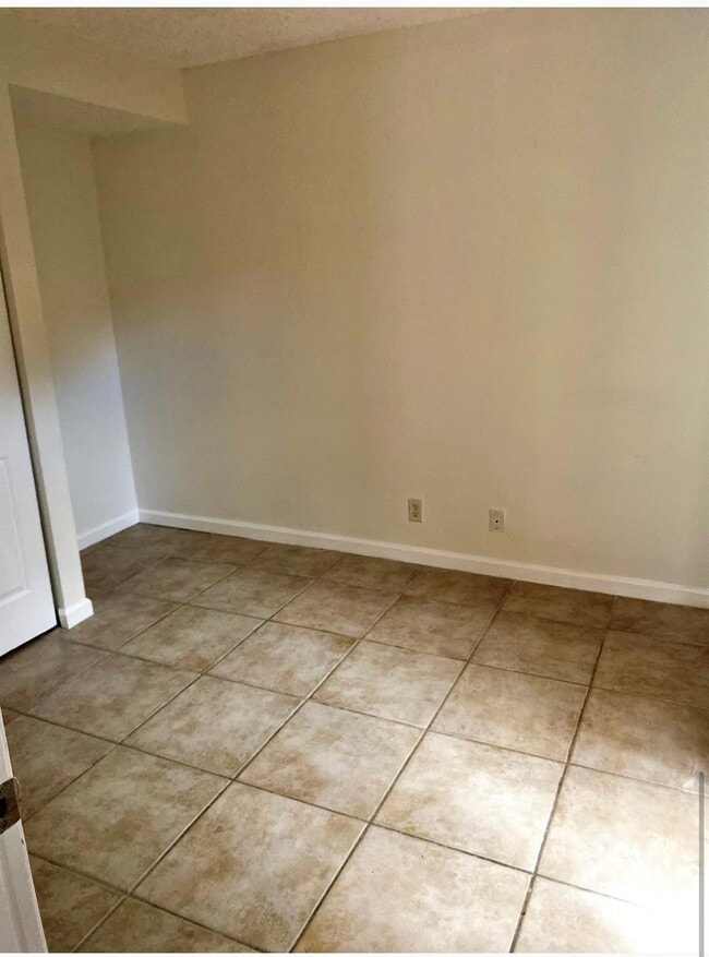 Building Photo - 8219 Thames Blvd