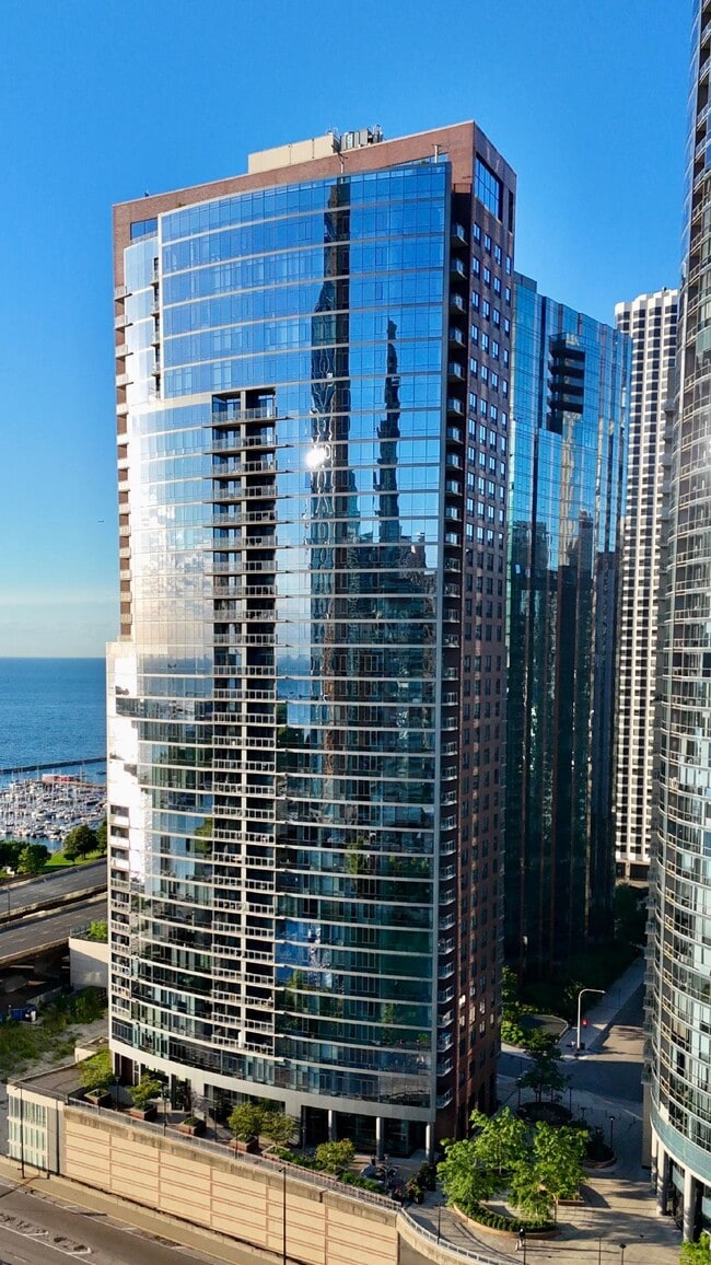 Building Photo - 450 E Waterside Dr