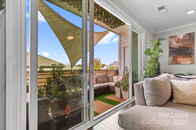 Building Photo - 2613 Statesville Ave