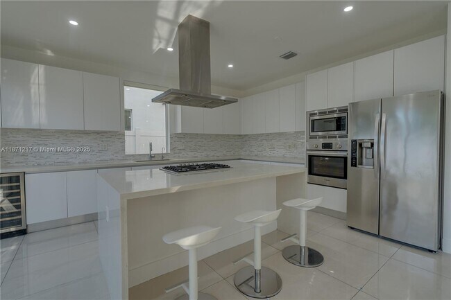 Building Photo - 9870 NW 74th Terrace