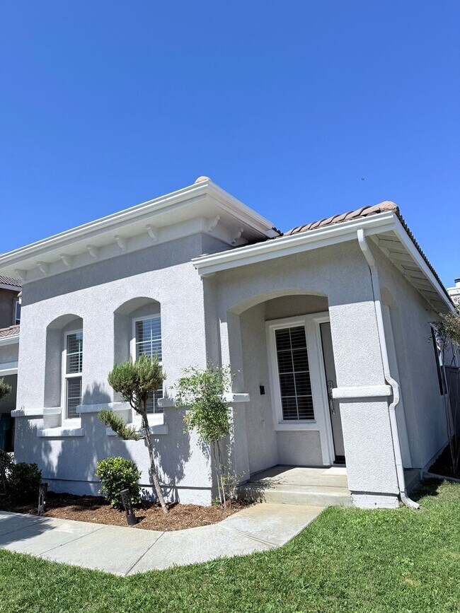 Building Photo - 13403 Hawthorn Ave