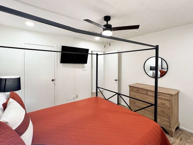 Building Photo - 2012 E Lacey Oak Cir