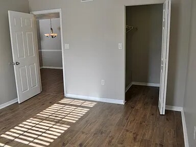 Building Photo - 208 Lake Parsons Green