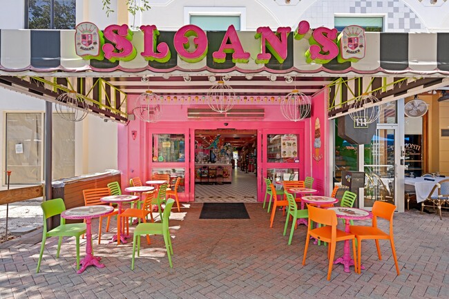 Building Photo - 7020 Half Moon Cir