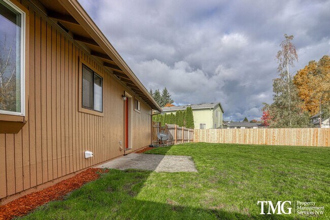Building Photo - Charming Duplex with Garage Near the Washo...