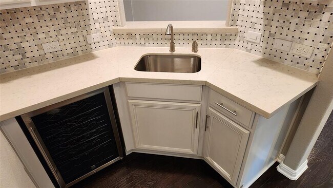 Building Photo - 16409 Pallazo Dr