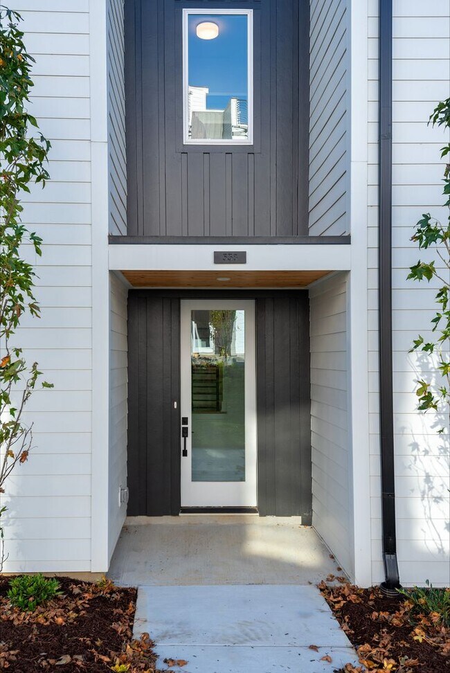 Building Photo - Nashville 3 Bedroom