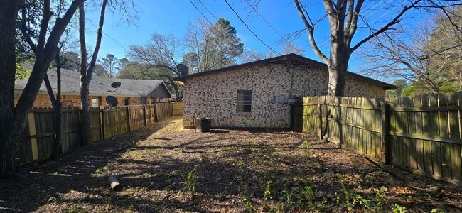 Building Photo - AVAILABLE! 2 Bedroom 2 Bath in Longview!