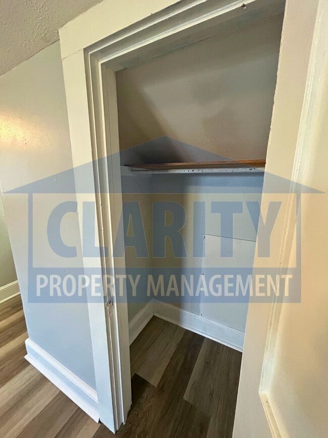 Building Photo - One bedroom apartment across from Lee University!