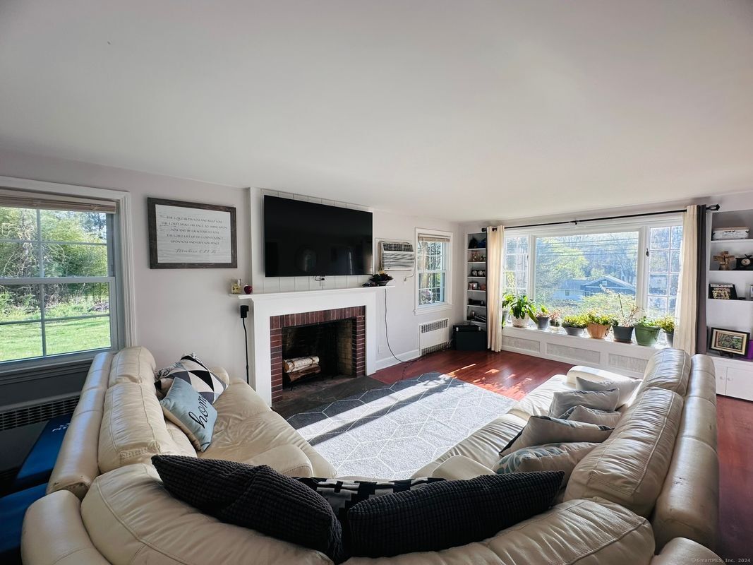 Building Photo - 37 Weed St