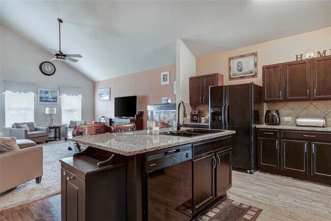 Building Photo - 200 Camellia Dr