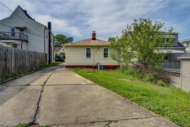 Building Photo - 4407 Woodway Ave