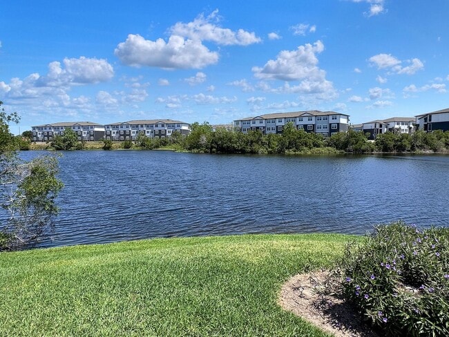 Building Photo - Beautiful Lake View End Unit 2-Bedroom Con...