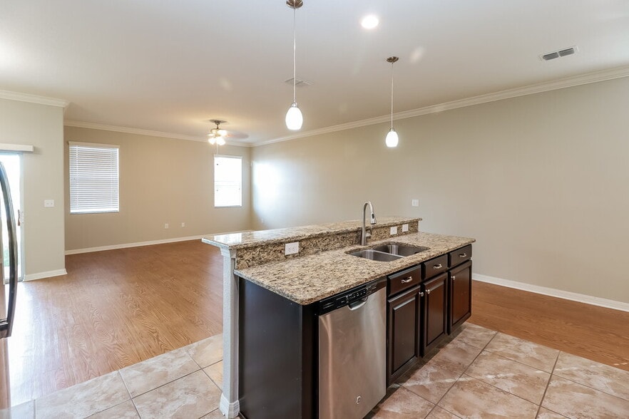 Building Photo - 13714 Lakemont Dr