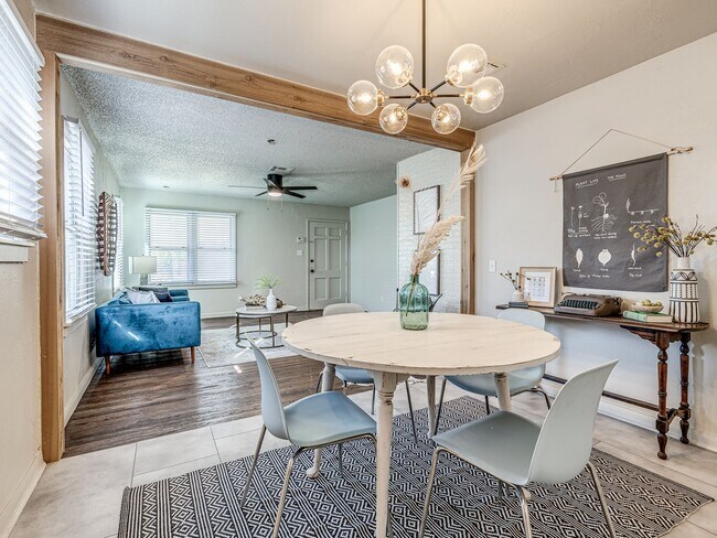 Building Photo - Adorable Updated Midwest City Boho Home