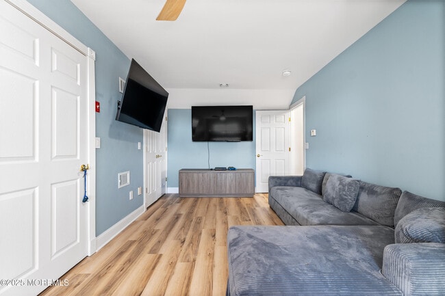 Building Photo - 3456 E Thistle Ave