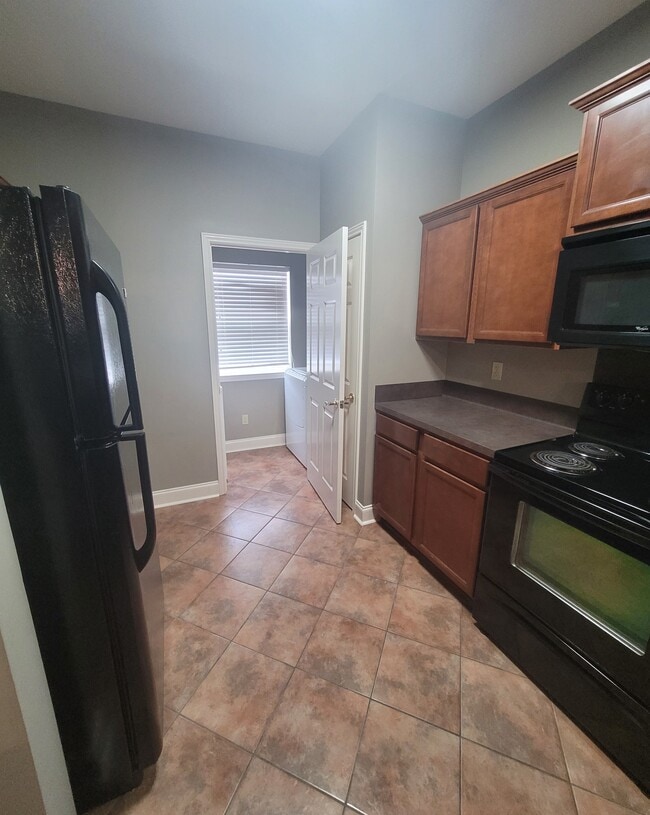 Building Photo - 8 Townhouse Cv