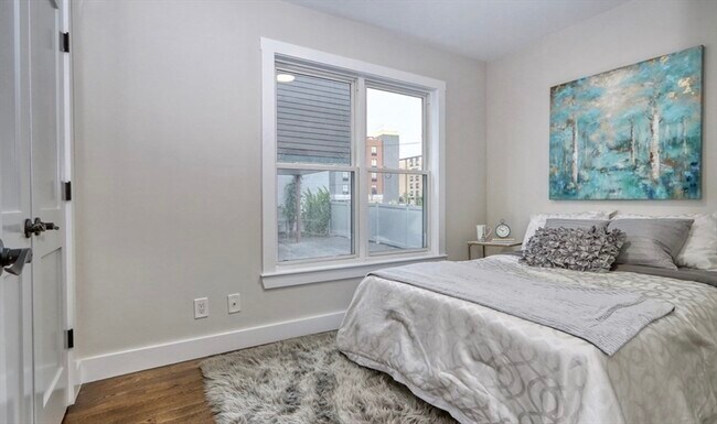 Building Photo - 15 W Bellflower St