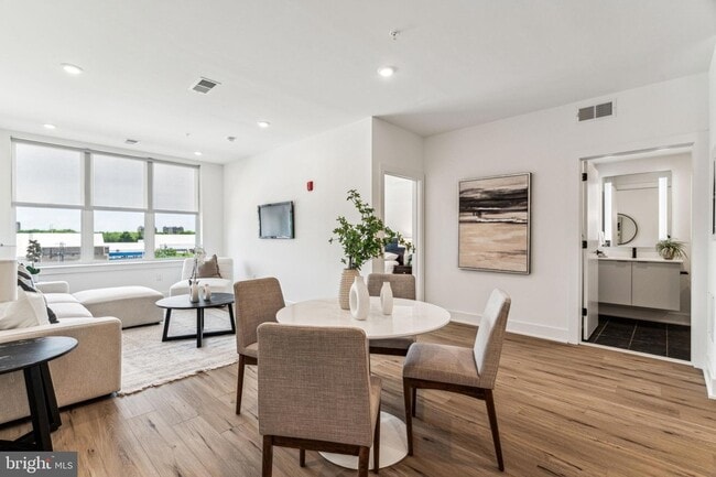 Building Photo - 139 W Chelten Ave