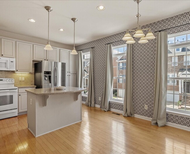 Primary Photo - Gorgeous Townhome in Great Raleigh Location!