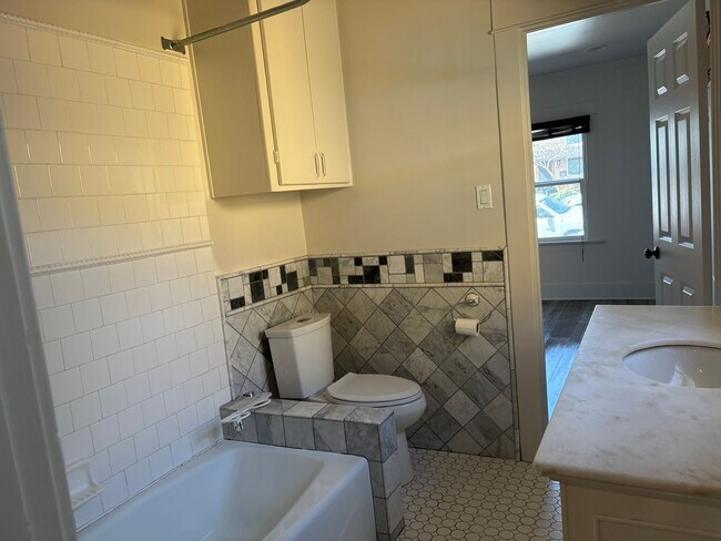 Building Photo - Lovely 2 bedrooms and 1 bathroom beach cottage in San Pedro