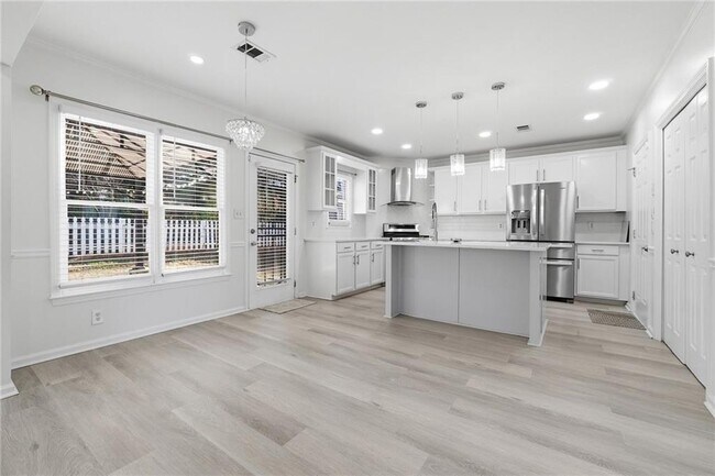 Building Photo - 1150 River Overlook Dr NW