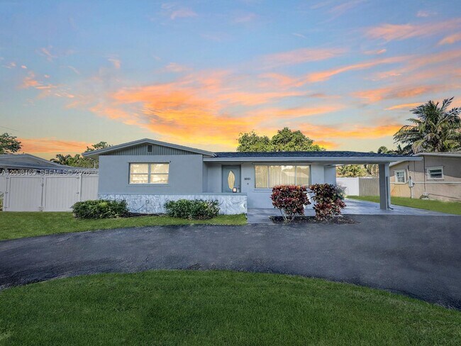 Building Photo - 5051 SW 93rd Ave