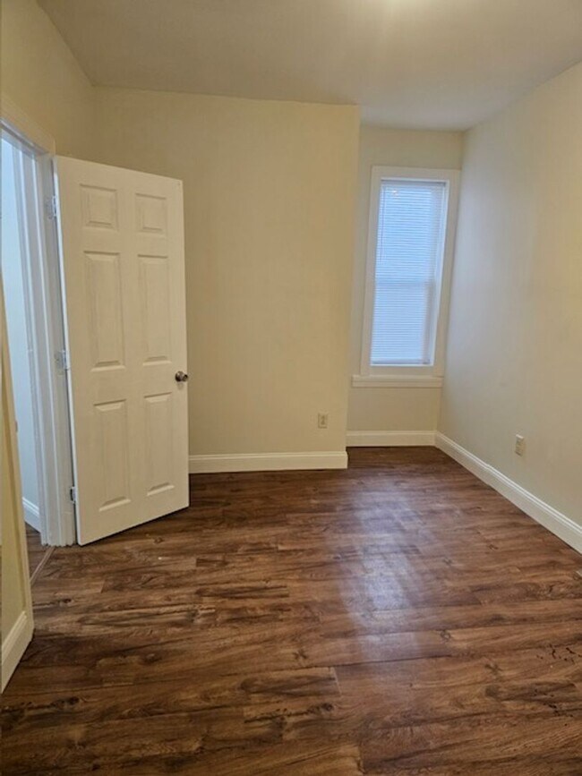 Building Photo - Large Home - Cobbs Creek