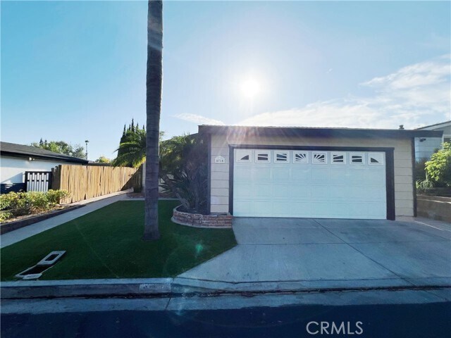 Building Photo - 5715 Greenbriar Dr