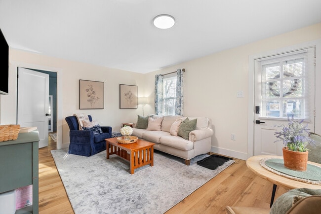 Building Photo - 201 Perrymont Ave