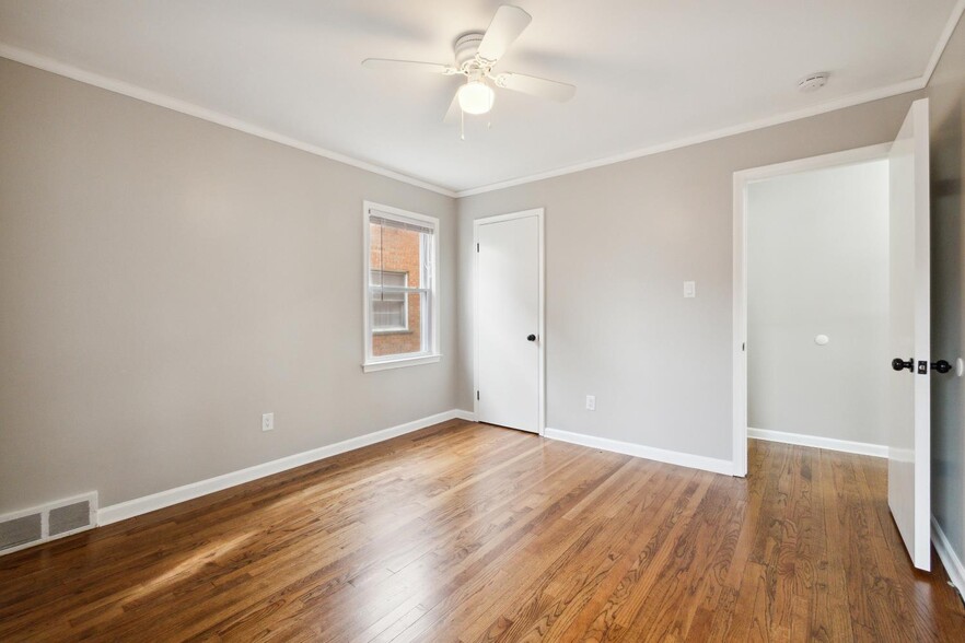 Building Photo - 206 Catalpa Dr