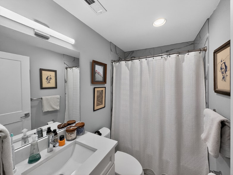 Building Photo - 3534 W Wrightwood Ave