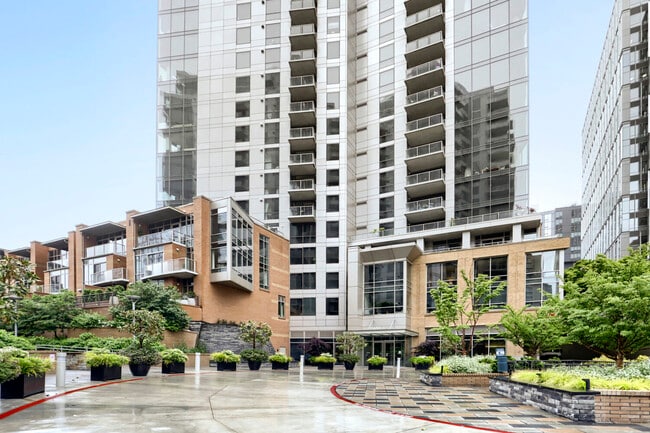 Building Photo - 10650 NE 9th Pl