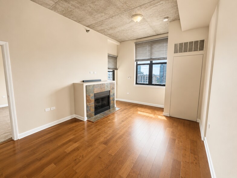 Building Photo - 1464 S Michigan Ave
