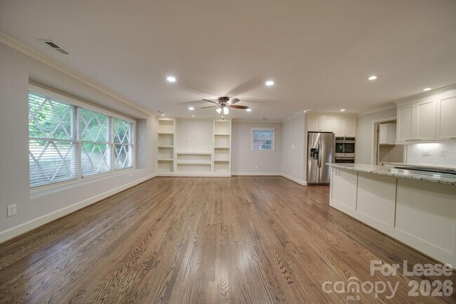 Building Photo - 6700 Castlegate Dr