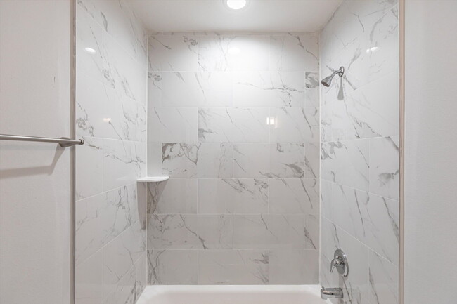 Building Photo - BRAND NEW Construction, 3 bed / 2 bath Ren...