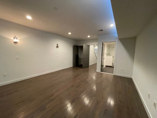 Building Photo - 1334 N 7th St