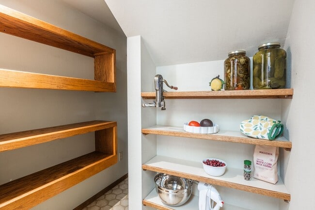 Building Photo - 283 Monterey Pine Rd