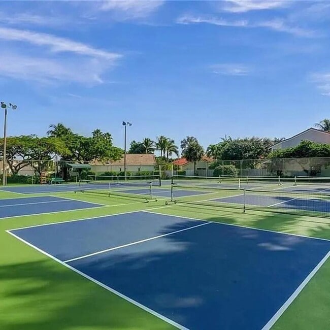 Building Photo - 100 Pelican Pointe Dr