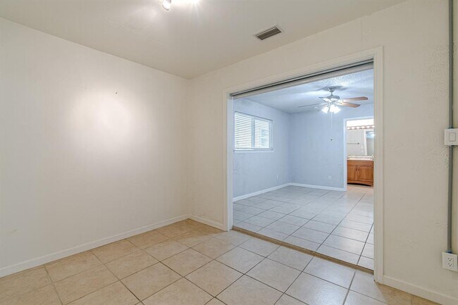 Building Photo - 8 Spalding Cir