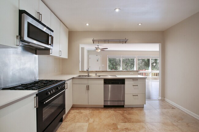 Building Photo - Price Improvement!!!! CLOSE TO SPELMAN, CL...